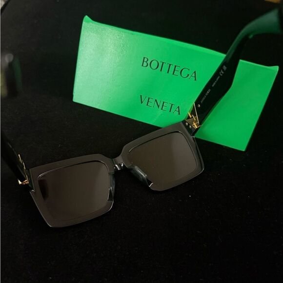 Brand new with box Bottega Veneta Black Sunglasses main image 5